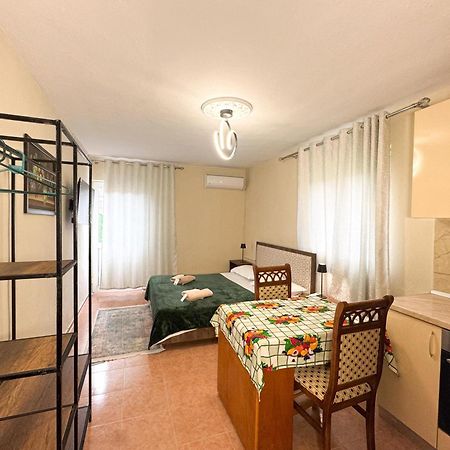Shkodra Guest House & Trips Bagian luar foto