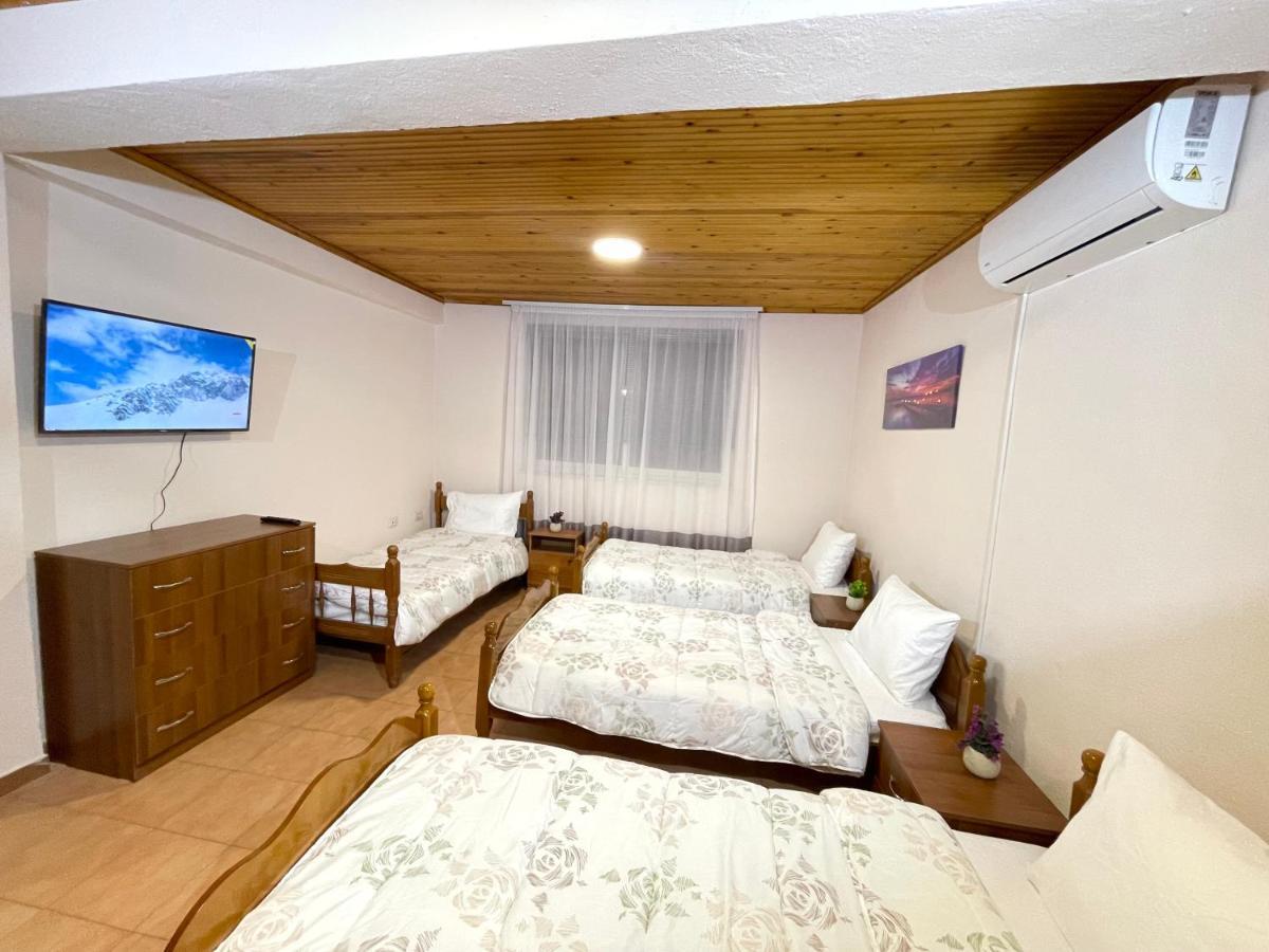 Shkodra Guest House & Trips Bagian luar foto