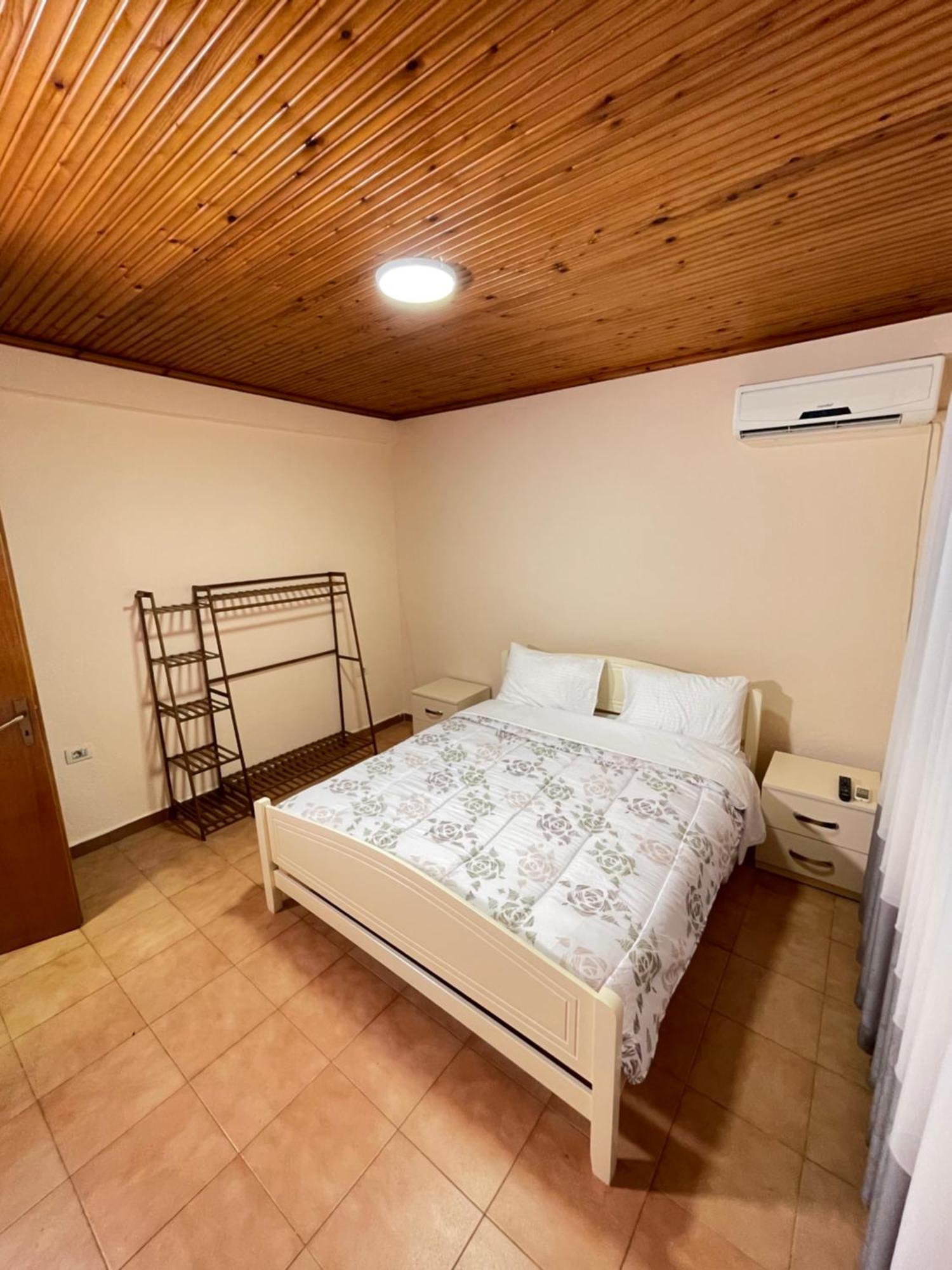 Shkodra Guest House & Trips Bagian luar foto