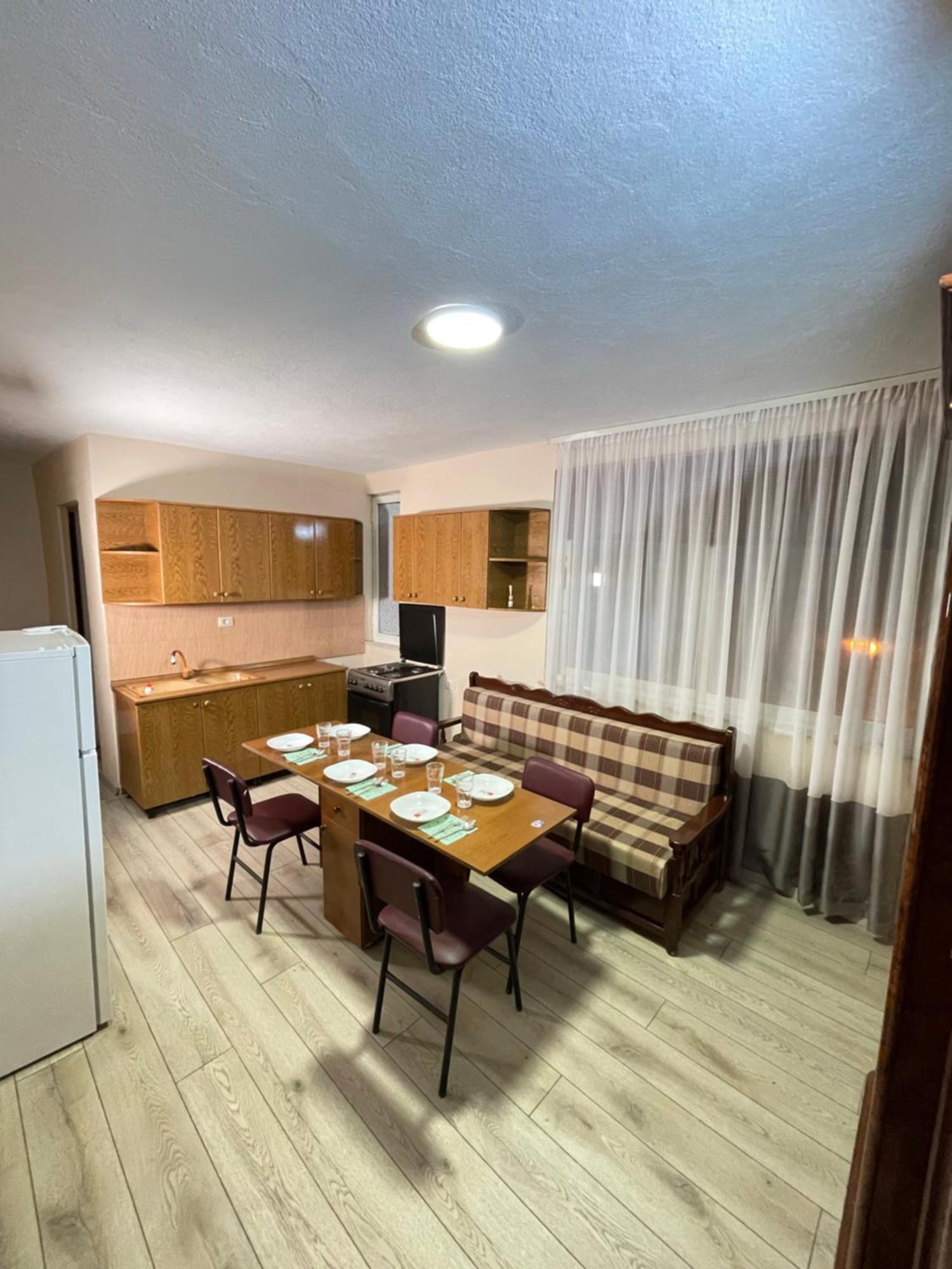Shkodra Guest House & Trips Bagian luar foto