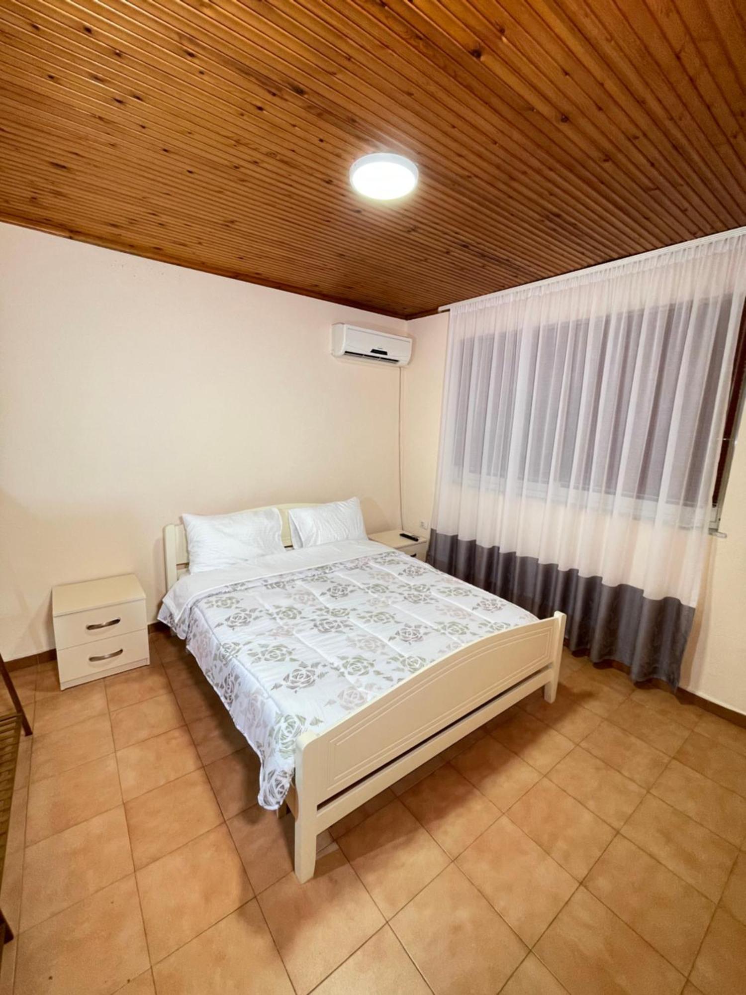 Shkodra Guest House & Trips Bagian luar foto