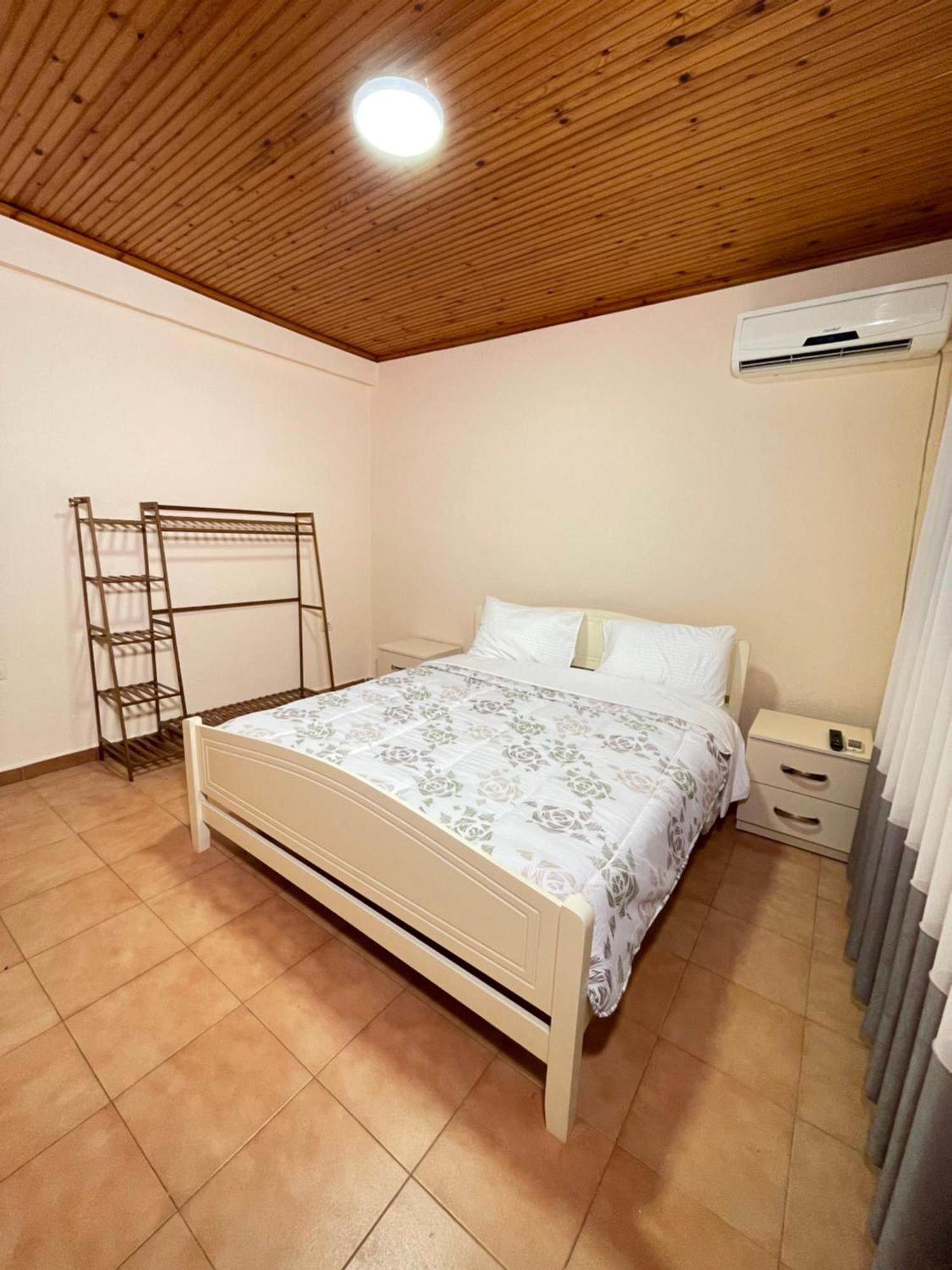 Shkodra Guest House & Trips Bagian luar foto