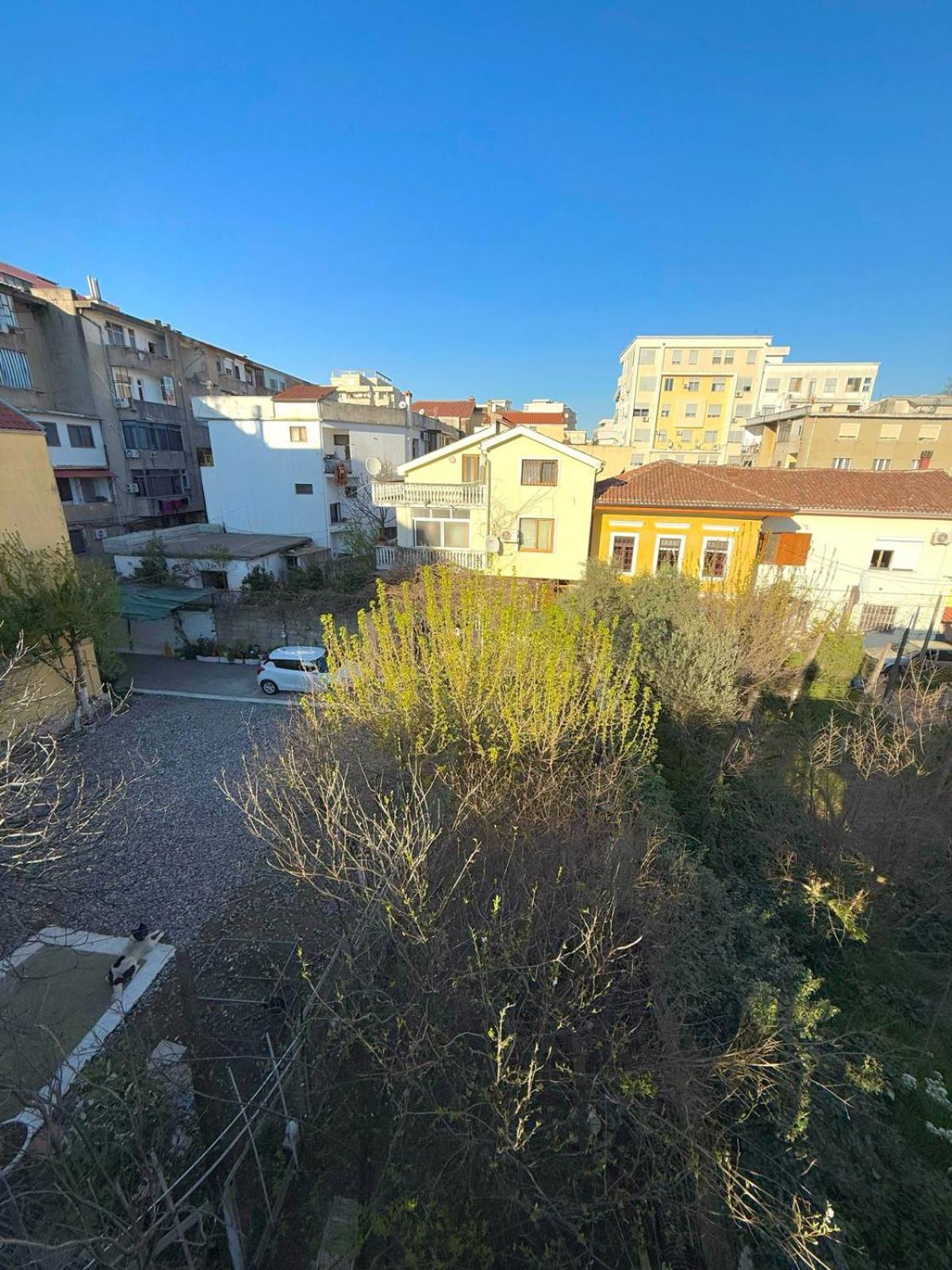 Shkodra Guest House & Trips Bagian luar foto