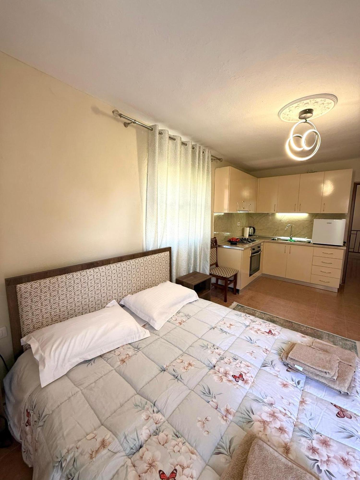 Shkodra Guest House & Trips Bagian luar foto