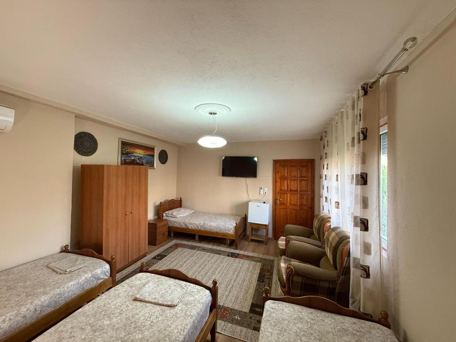 Shkodra Guest House & Trips Bagian luar foto