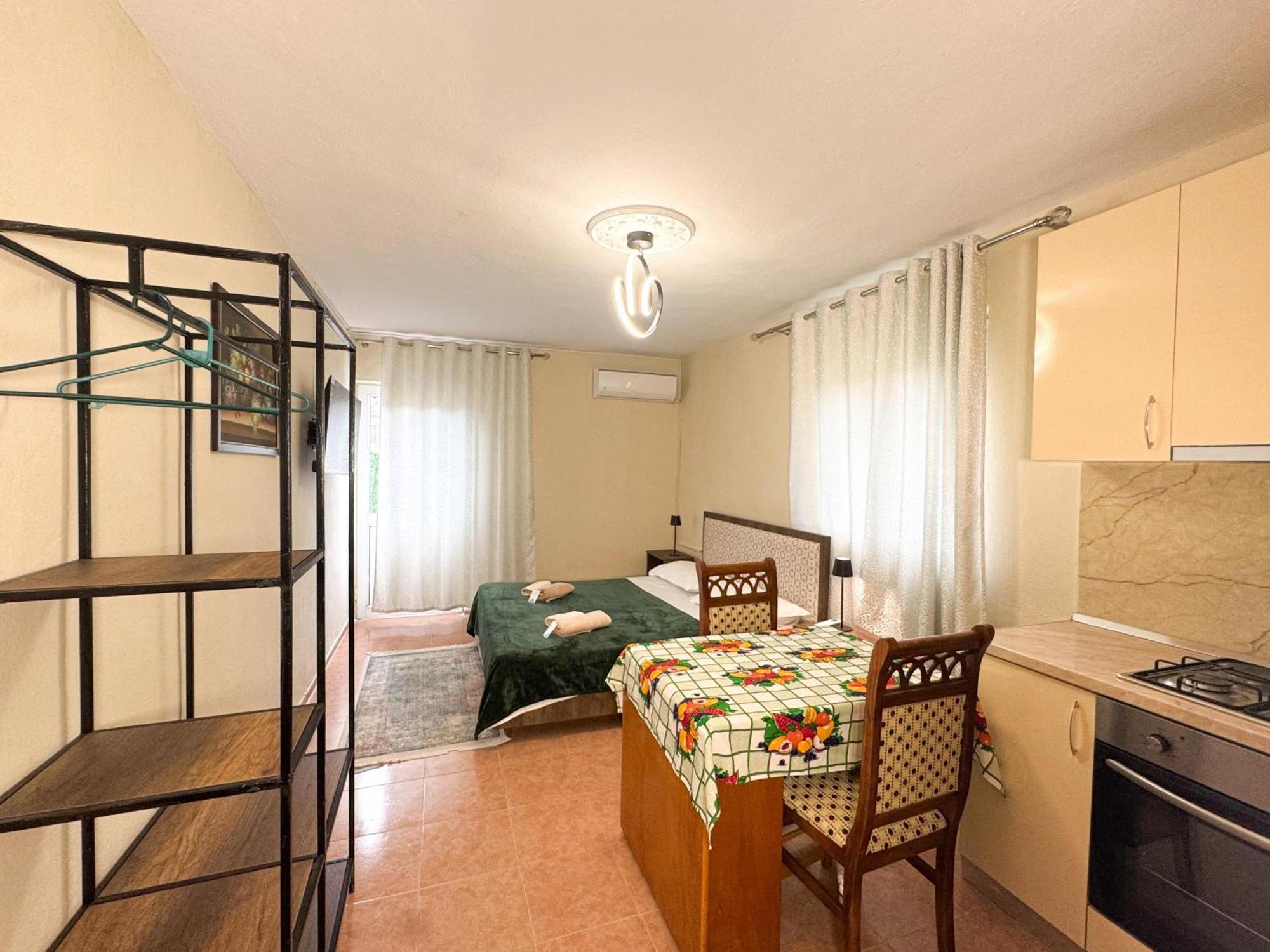 Shkodra Guest House & Trips Bagian luar foto
