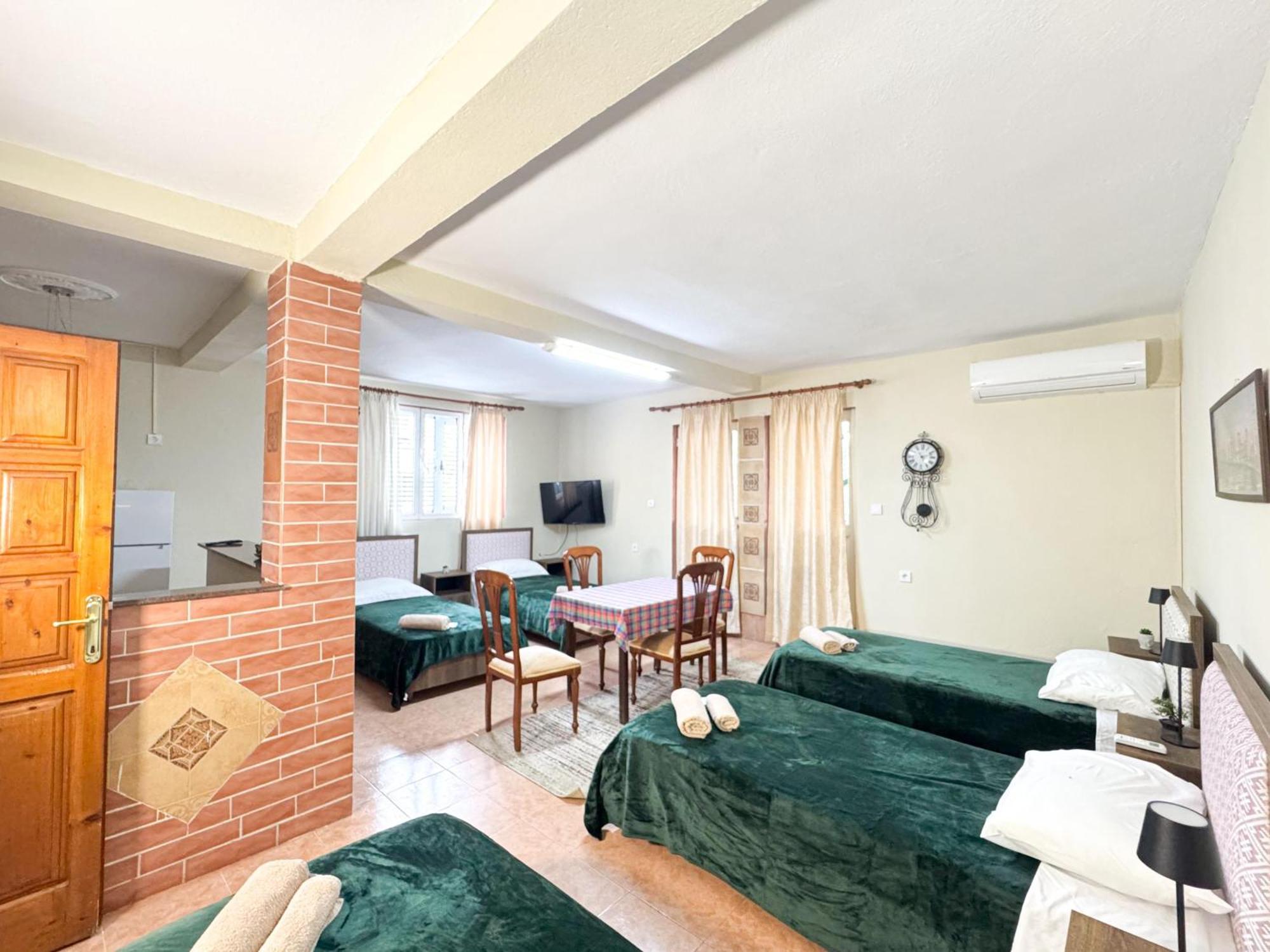 Shkodra Guest House & Trips Bagian luar foto