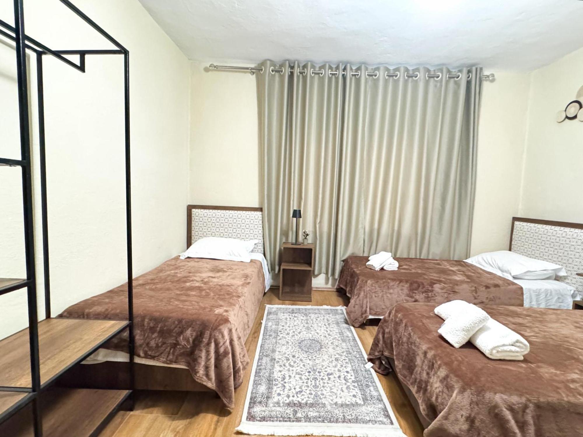 Shkodra Guest House & Trips Bagian luar foto