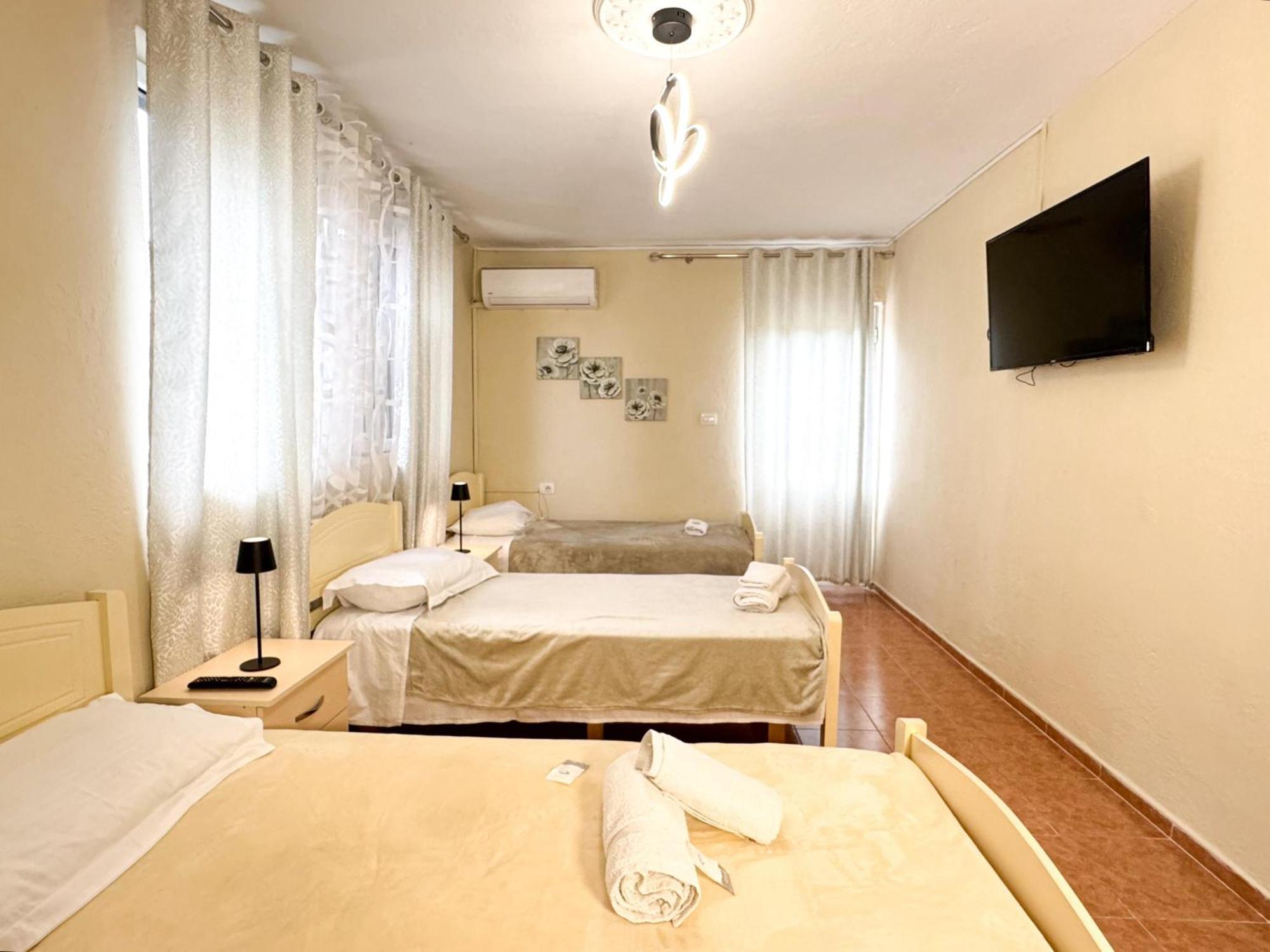 Shkodra Guest House & Trips Bagian luar foto